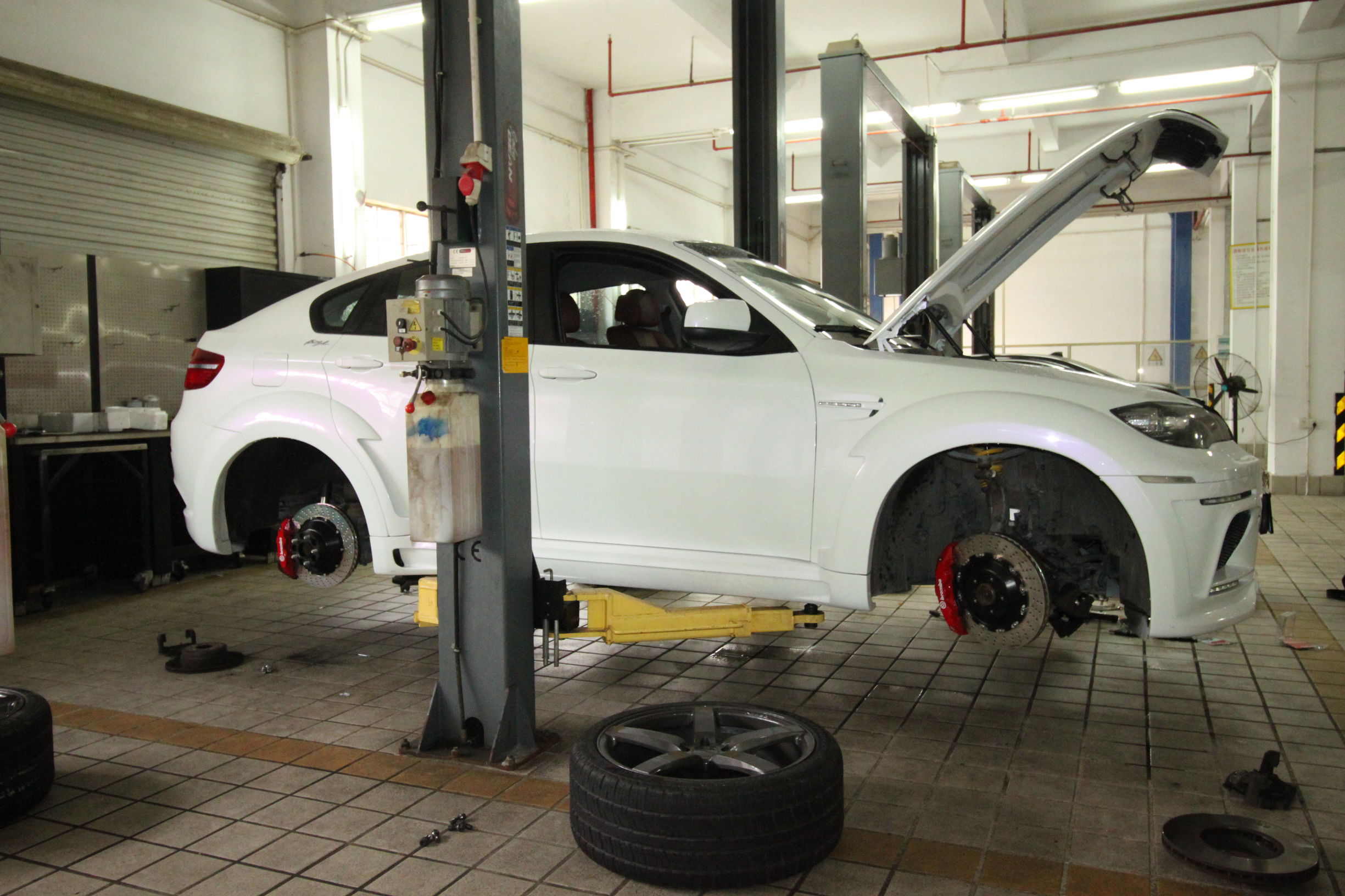 老款宝马x6改大灯和前后包围,宝马x6内外老改新改装案例