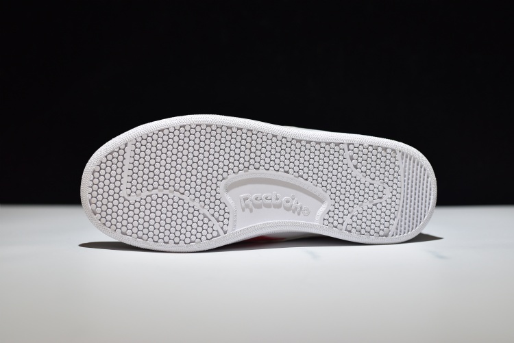 把握早春混搭新意，简简单单运动鞋也能“搞事情”