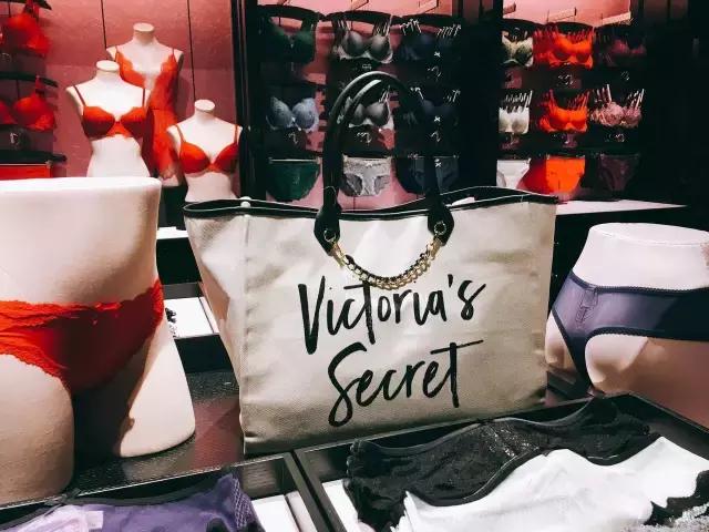 探店！成都维秘旗舰店深度揭秘，愿今晚你们都是天使！