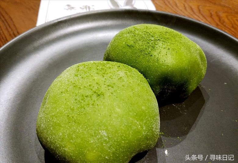 日本的金箔冰淇淋,吃货们吃能拉丝的冰淇淋