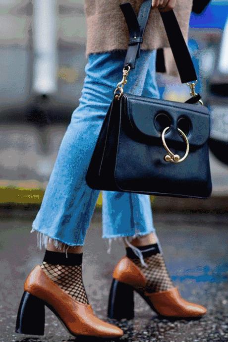 你认为网袜是“妖艳*货贱**”的代名词？那你会被笑话孤陋寡闻！