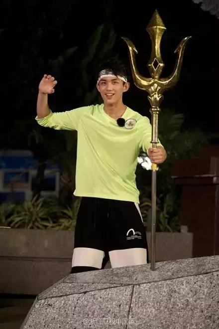 董力说对阿拉蕾一见钟情,阿拉蕾回忆董力当初说的话