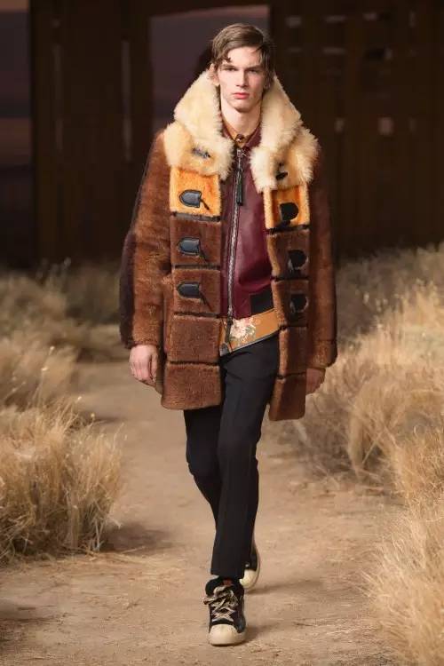 我哭，又跟着阿Sa、吴建豪、Selena 种草了Coach的2017秋冬系列