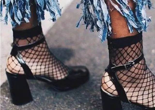 杨幂今年冬天穿的爆款,杨幂最新穿搭又火了