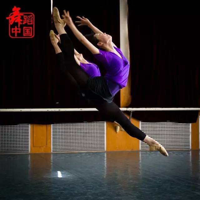 古典舞基本功16个动作背影,古典舞完整版3分钟有基本功