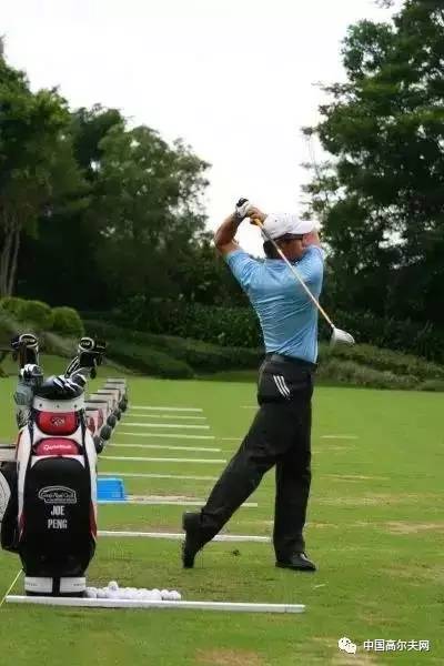 1分钟教你正确的高尔夫姿势,高尔夫的十个小技巧