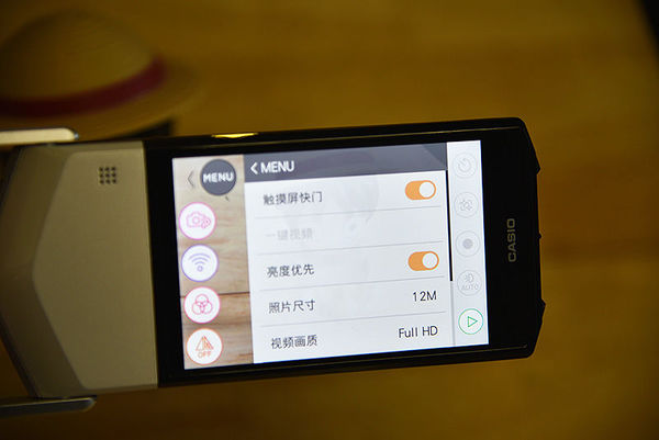 卡西欧自拍神器tr750怎么换电池,卡西欧tr750拍照效果