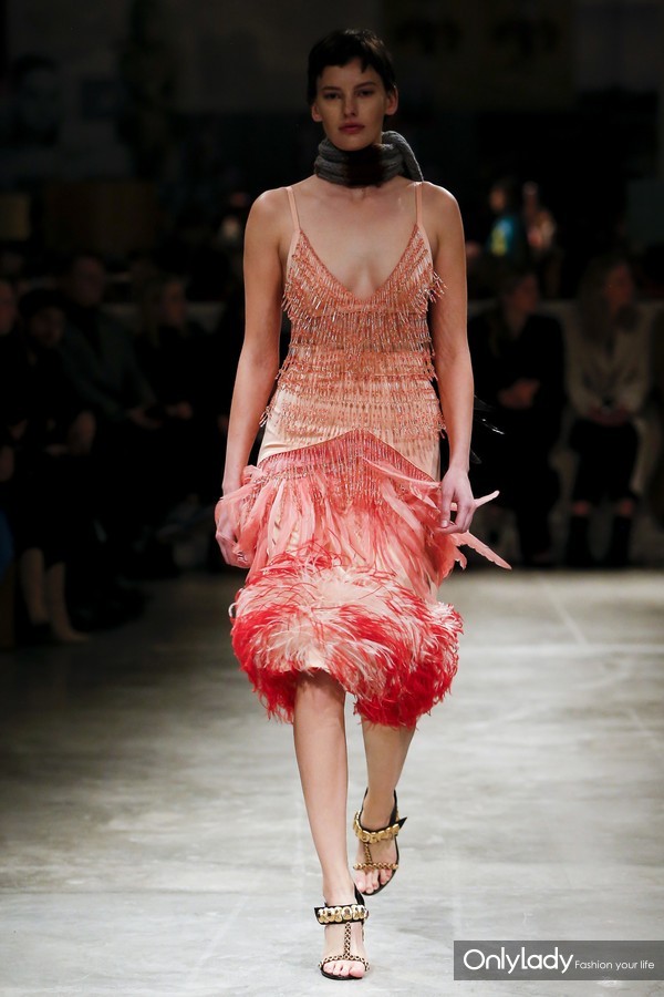 prada今夏最值得入手的包包,prada哪款包最值得入手