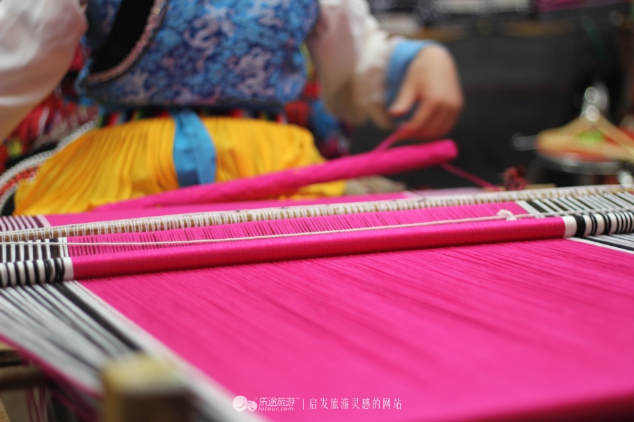 丽江古城的美丽夜景,丽江古城真的是个很美丽的地方