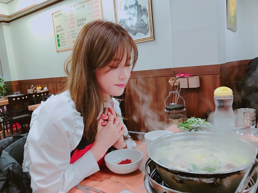 「APink」「分享」170226真假忙內睡衣秀居家风范“躺”放送美照满满！