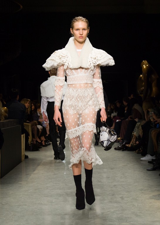 全智贤宋慧乔御姐风,韩国女星全智贤霸气