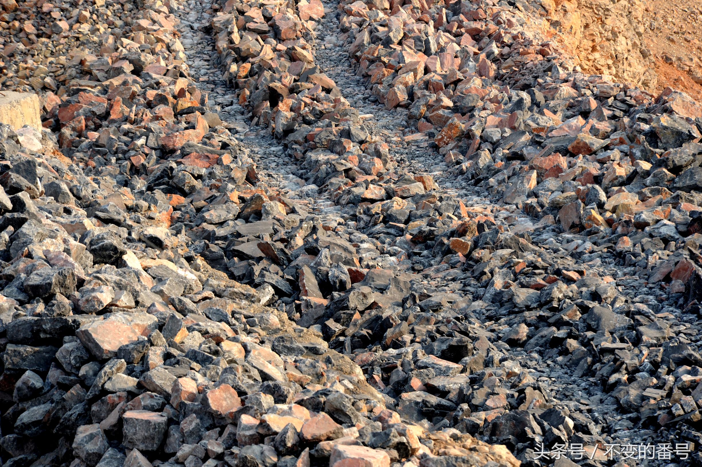 万达大连石灰石矿规划,大连石灰石矿大坑最新规划