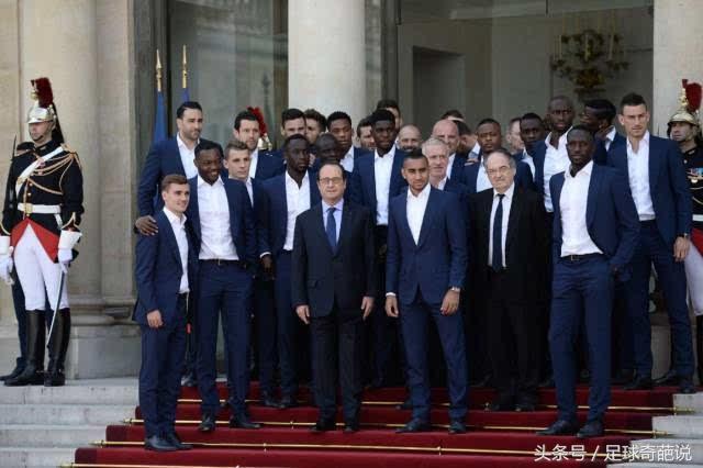 当足球运动员穿上西装堪比男模,足球队的穿西装的谁最帅气