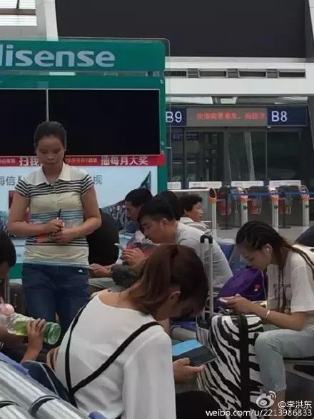 聋哑女孩被拍,残疾人要饭被女子当场揭穿