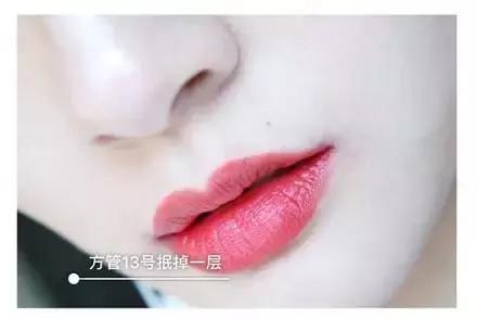 美女抹口红吻男神,涂上喜欢的口红吻最爱的他