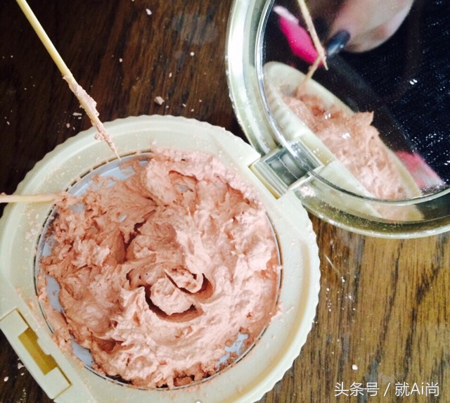 看过来！将碎粉饼和腮红以及眉粉完整复原*法大**！