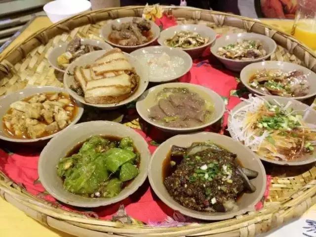 自从踏上重庆地铁2号线，减肥之路越来越远，美食吃得停不下来~