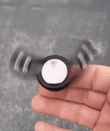 震撼男人圈的指上神器“指尖陀螺”