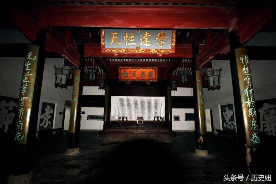 岳麓书院千年学府对联,岳麓书院对联是非在己毁誉由人