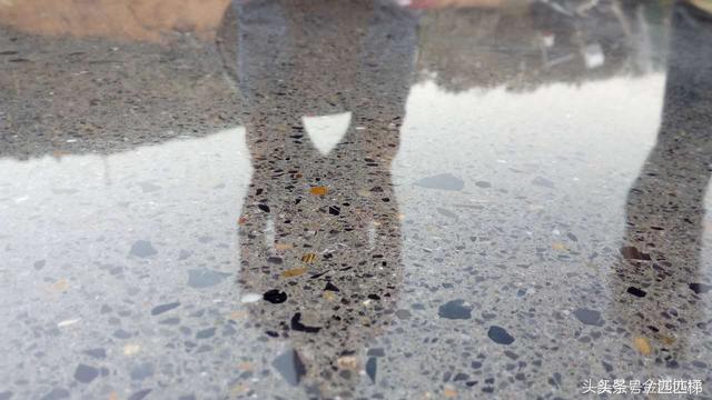 混凝土地面起砂原因及修复办法,混凝土表面起灰的原因及解决方法