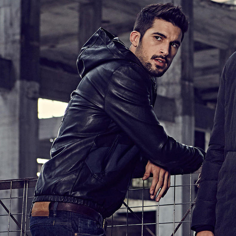 正肩皮衣穿搭高级感中长款,颜值很重要的穿搭