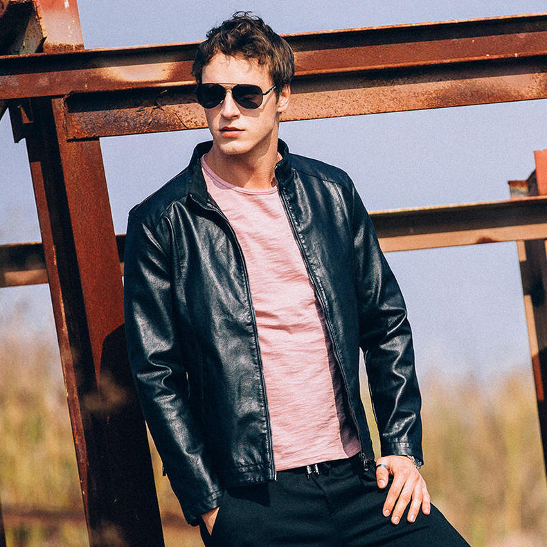 正肩皮衣穿搭高级感中长款,颜值很重要的穿搭