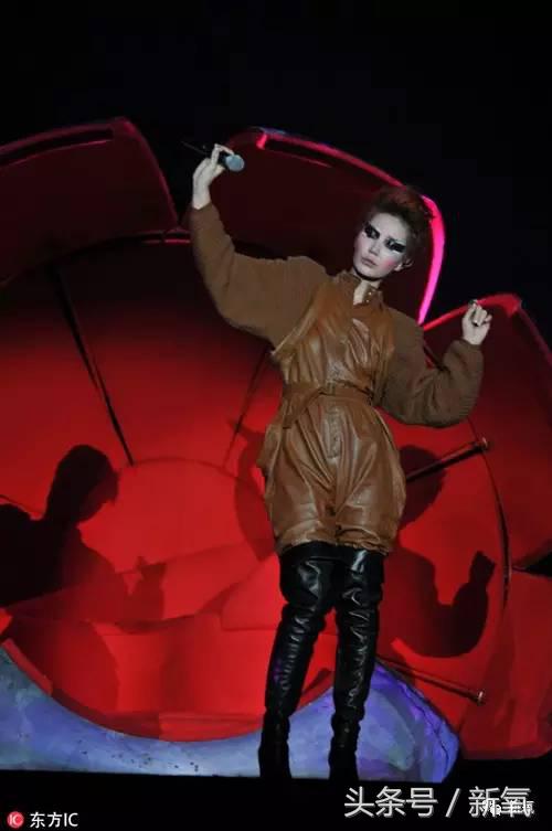 邓紫棋皮裤和别的女星对比,邓紫棋皮裤大盘点