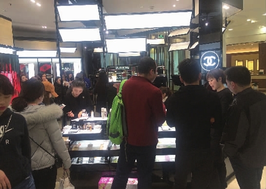 男人“爱俏”，商家掘金“面子工程”