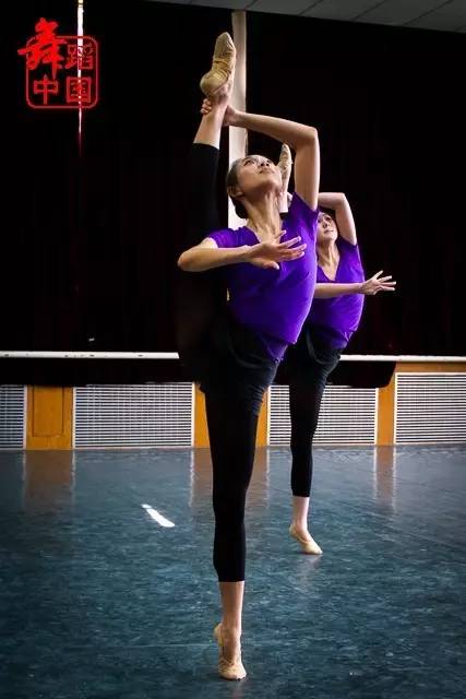 古典舞基本功16个动作背影,古典舞完整版3分钟有基本功