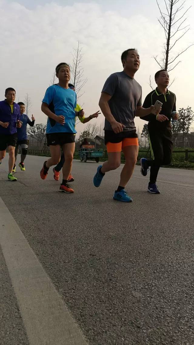 半马比赛请前两天训练,半马赛前业余