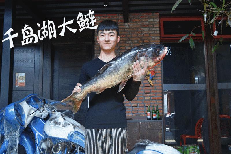 带一个名字里有字母Y的朋友来这家店就送钱！