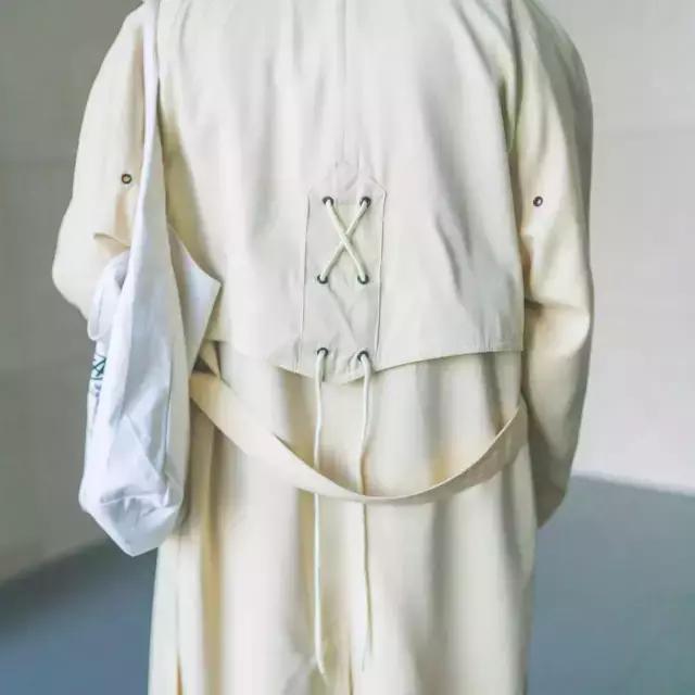 报告老师，中州大学的学生不好好穿衣服！