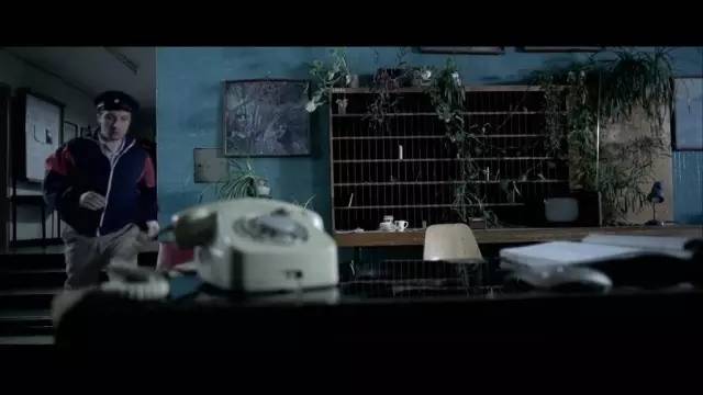 为了堕胎，她和怀孕的室友竟主动被无良医生玷污！