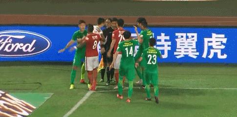 是谁让郑智又怒又无语？这个黑衣法官原来真姓黑！据说后台很硬