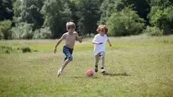 孩子散漫注意力不集中是天生的吗,一年级孩子上课注意力不集中散漫