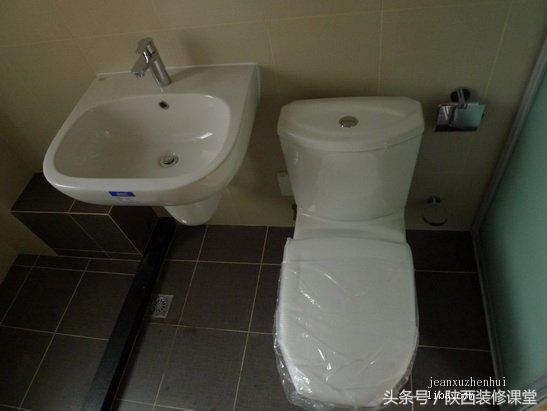 带天井的木头老房子,60平老房子一楼带院子