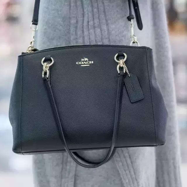 你的iphone7和AJ1同时掉河里，你先救哪个？