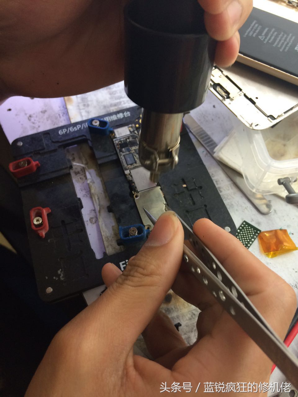 手机进水不开机一周内能抢救吗,手机进水开机键失灵