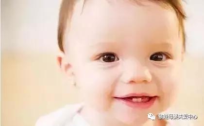 宝宝不缺钙为什么不长牙,宝宝十个月不长牙齿正常吗