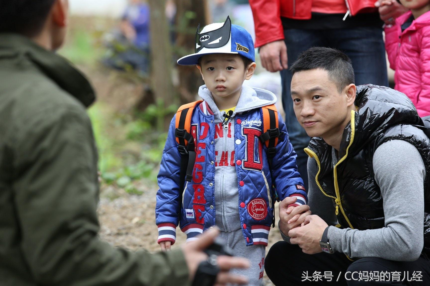 黑人陈建州被双胞胎儿子嫌弃，如何搞好父子关系引深思