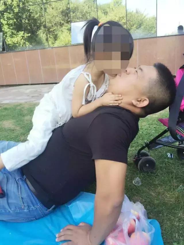 丈夫曲玉权除夕夜出警牺牲妻子：多想他再亲亲女儿亲亲我