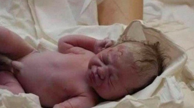 妻子进产房老公在外忍不住哭,老公进过产房后有心理阴影