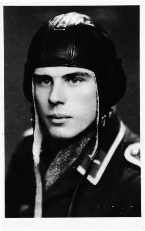 约瑟夫·博伊斯人人都是艺术家,人人都是艺术家这句话是谁说的