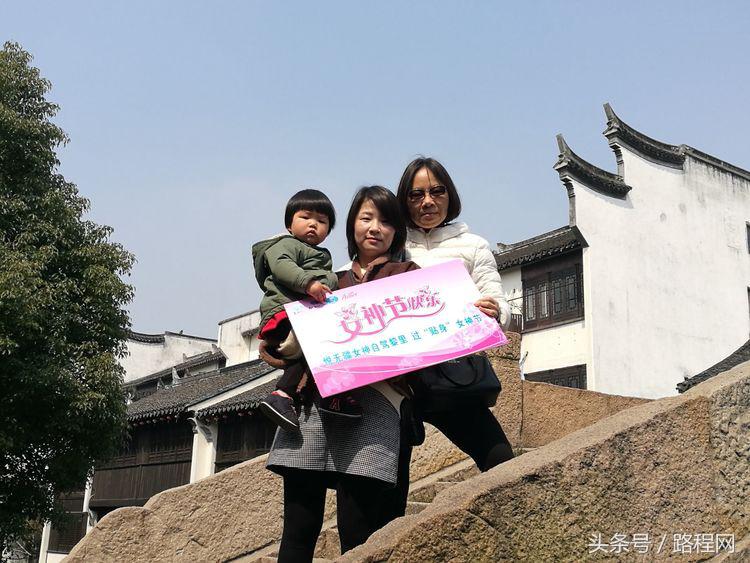 3月8日女神节，黎里古镇和内衣店聚集了一众男神女神？