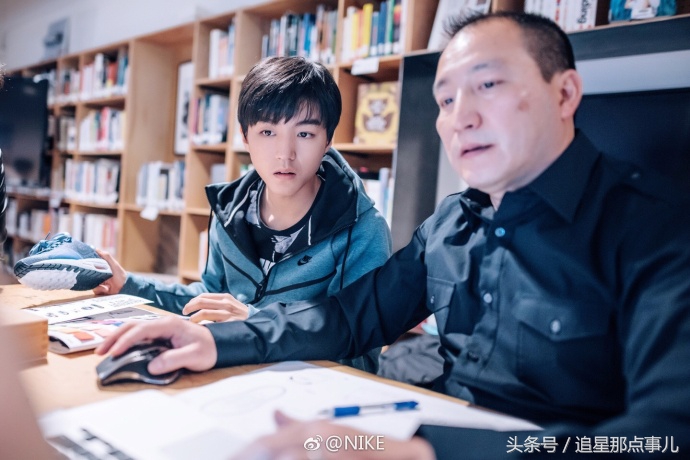 王俊凯nike彩虹鞋,王俊凯nike迪奥