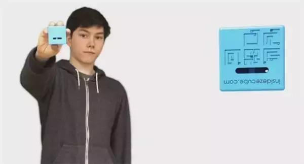 小朋友把手放下去捡玩具,小朋友把手放玩具