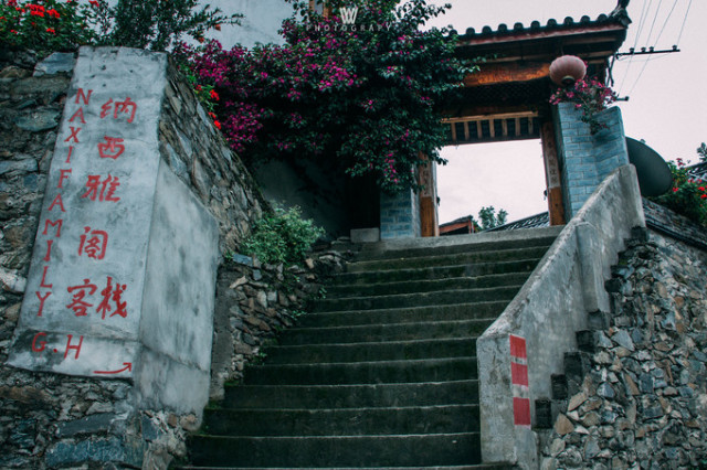 大漠户外旅行虎跳峡徒步详解,虎跳峡徒步168级勇者云梯