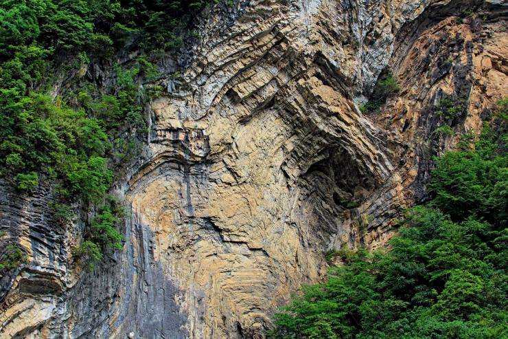 巴山大峡谷有名么,巴山大峡谷溶洞喀斯特地貌