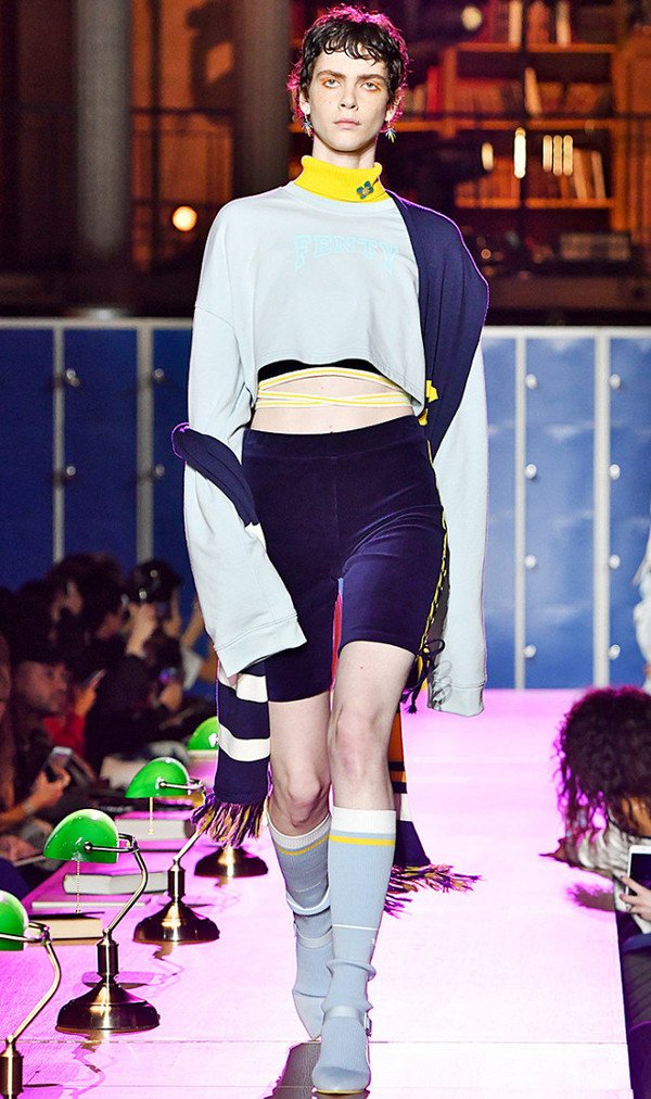 袜子配高跟鞋太时髦了,高跟鞋配什么袜子穿