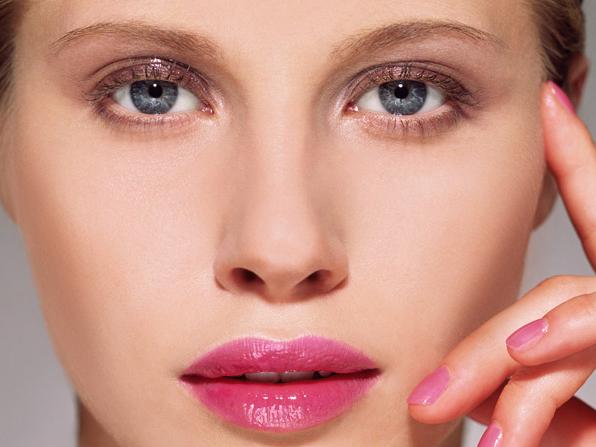 脸上起皮痒怎么回事,脸上起皮是怎么回事讲解的视频